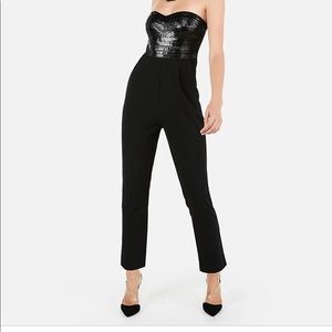 Beautiful jumpsuit, wore only once for a cruise. No rips or stain.